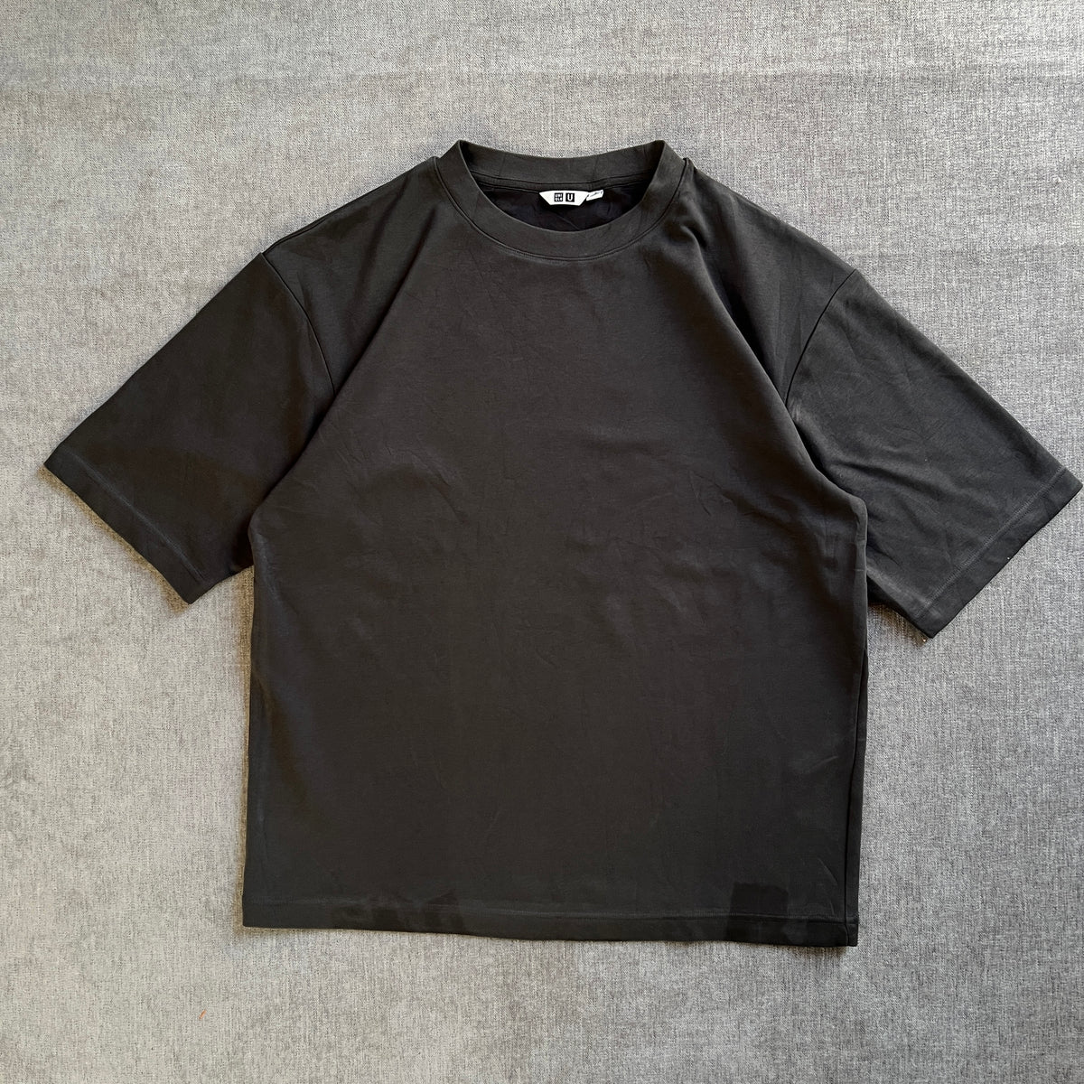 UNIQLO Gris Boxy Fit Tee