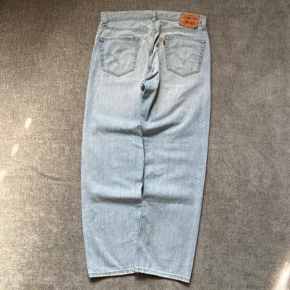 Levis 505 Classic Fit Jeans